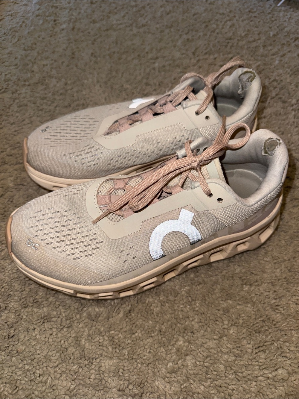 On Running Women’s Sneakers in Beige and White
